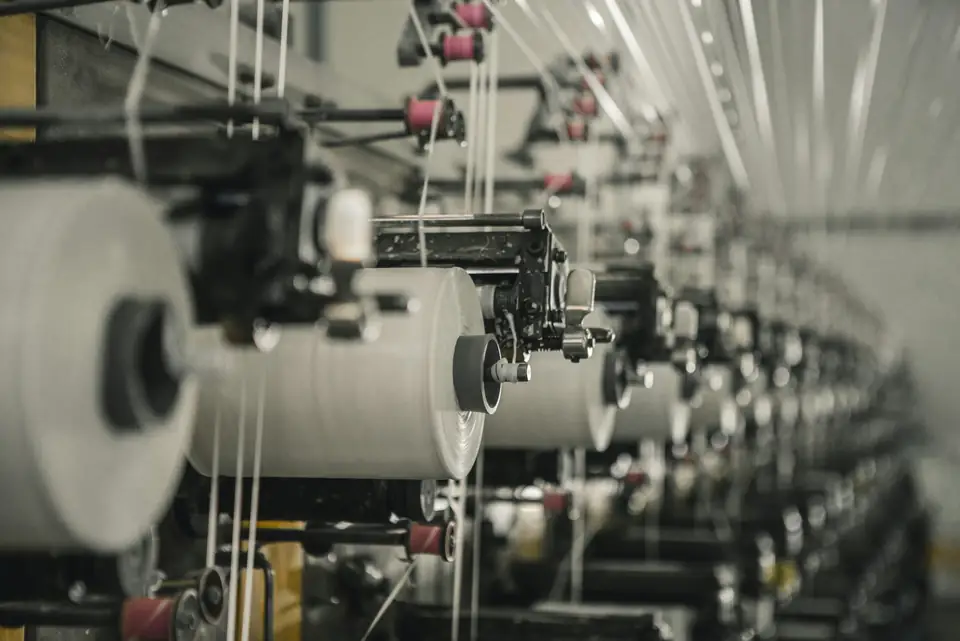 Maquinário e produção têxtil da fábrica DEXOMAI